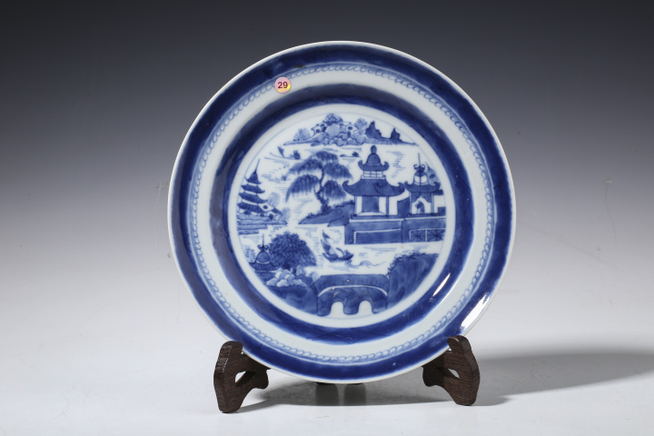 域鉴古玩】清中·青花山水楼阁纹折沿盘拍卖价格/图片/值多少钱