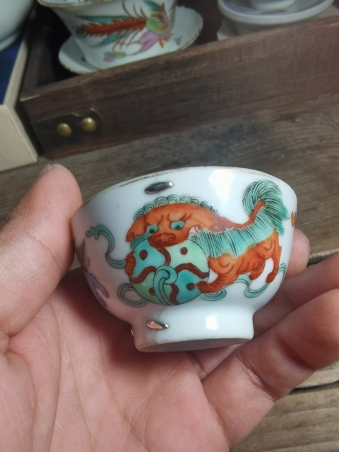 古玩陶瓷粉彩獅子滾繡球圖茶杯拍賣，當前價格3000元