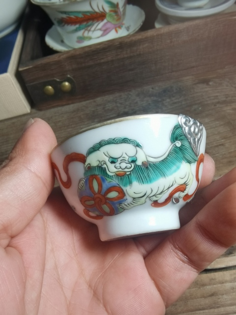 古玩陶瓷粉彩獅子滾繡球圖茶杯拍賣，當前價格3000元