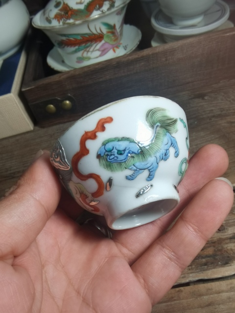 古玩陶瓷粉彩獅子滾繡球圖茶杯拍賣，當前價格3000元