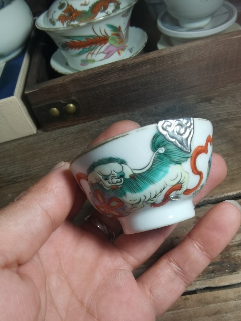 古玩陶瓷粉彩獅子滾繡球圖茶杯拍賣，當前價格3000元