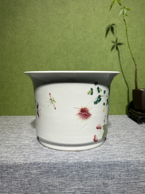 古玩陶瓷清代同治粉彩花卉紋花盆拍賣,當前價格15800元