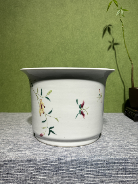 古玩陶瓷清代同治粉彩花卉紋花盆拍賣,當前價格15800元