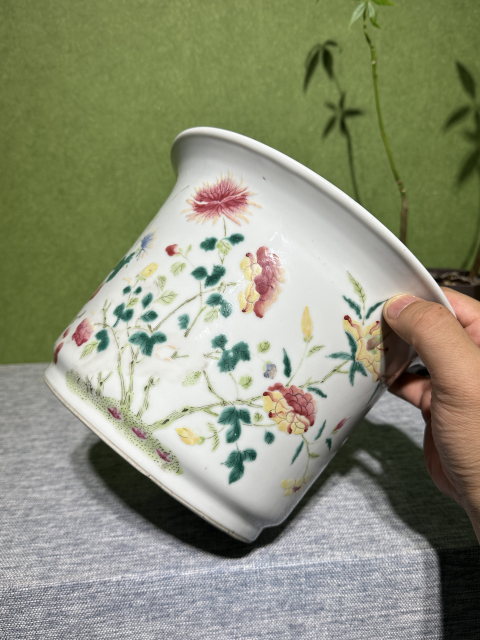 古玩陶瓷清代同治粉彩花卉紋花盆拍賣,當前價格15800元