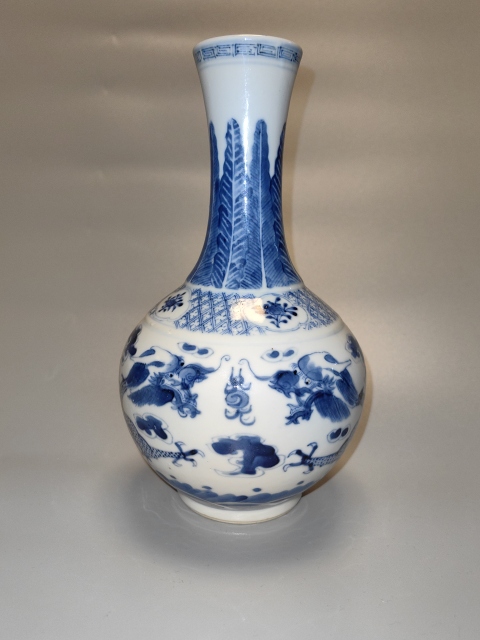 古玩陶瓷清晚期-青花趕珠龍紋賞瓶拍賣,當前價格16800元