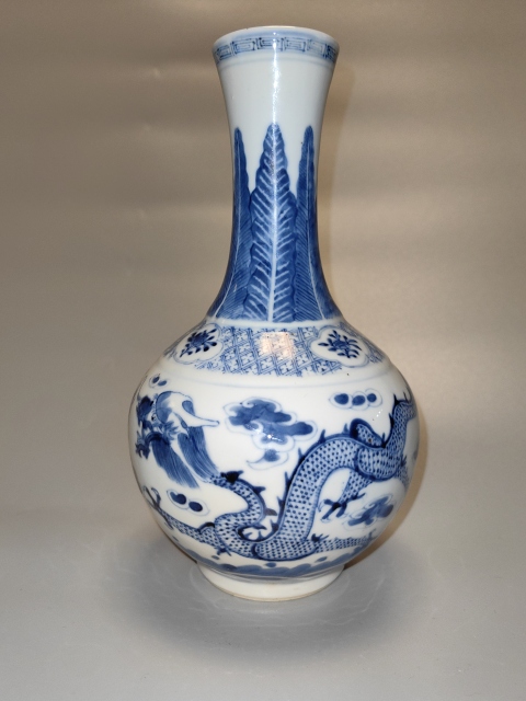 古玩陶瓷清晚期-青花趕珠龍紋賞瓶拍賣,當前價格16800元