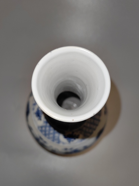 古玩陶瓷清晚期-青花趕珠龍紋賞瓶拍賣,當前價格16800元