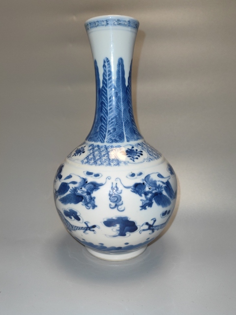 古玩陶瓷清晚期-青花趕珠龍紋賞瓶拍賣,當前價格16800元