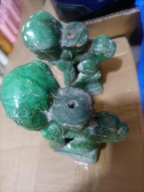 古玩陶瓷清代綠釉獅子燭臺一對拍賣，當前價格1580元