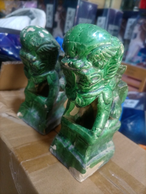 古玩陶瓷清代綠釉獅子燭臺一對拍賣，當前價格1580元