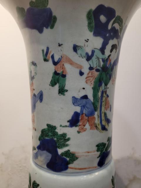 古玩陶瓷康熙青花五彩侍女嬰戲圖花觚拍賣，當(dāng)前價(jià)格40000元