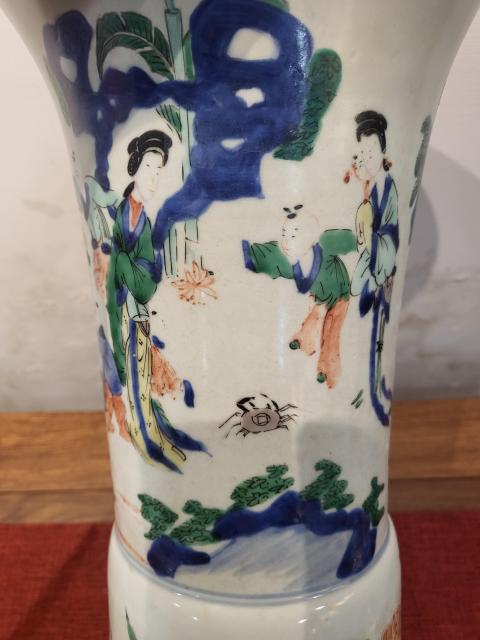 古玩陶瓷康熙青花五彩侍女嬰戲圖花觚拍賣，當(dāng)前價(jià)格40000元