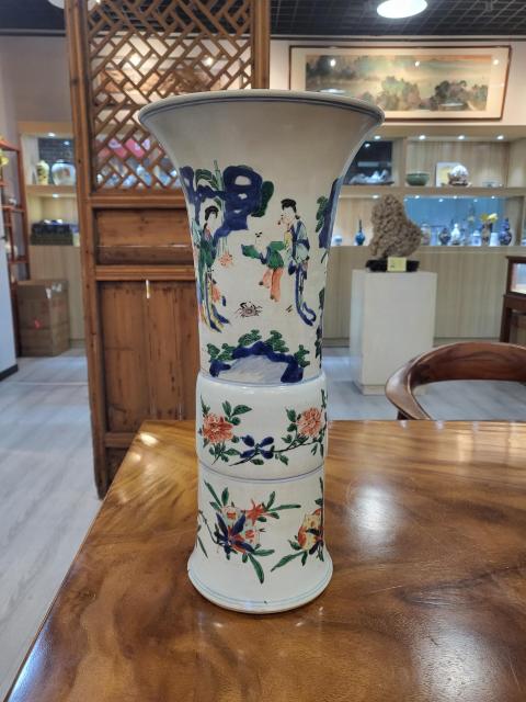 古玩陶瓷康熙青花五彩侍女嬰戲圖花觚拍賣，當(dāng)前價(jià)格40000元