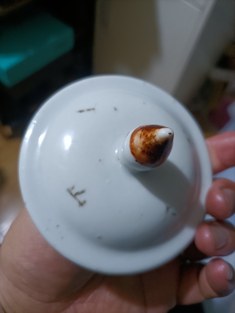 古玩陶瓷晚清民國(guó)粉彩荷花紋蓋罐拍賣(mài),當(dāng)前價(jià)格1980元