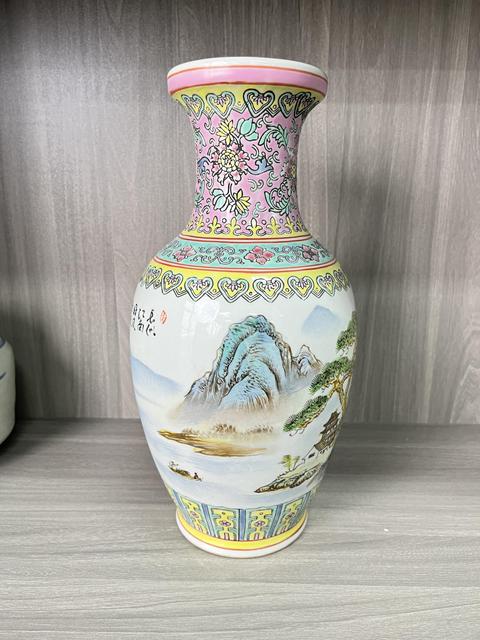 古玩陶瓷粉彩手繪和貼花山水人物盤口瓶拍賣,當前價格780元