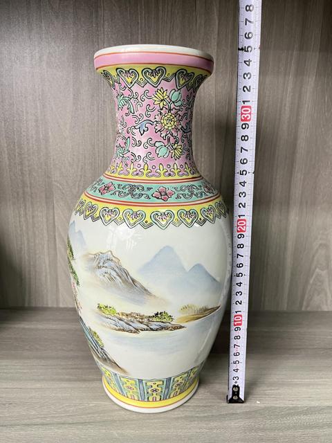 古玩陶瓷粉彩手繪和貼花山水人物盤口瓶拍賣,當前價格780元