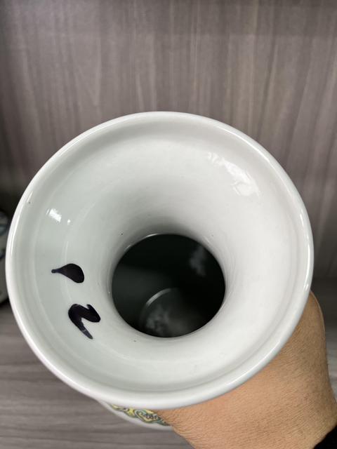 古玩陶瓷粉彩手繪和貼花山水人物盤口瓶拍賣,當前價格780元