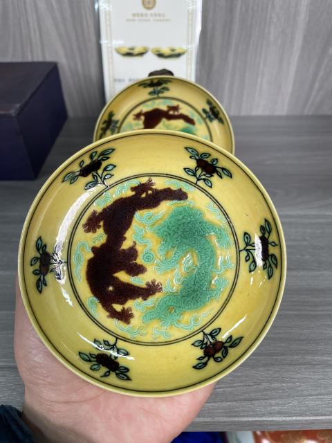古玩陶瓷清道光 官窯黃地素三彩雙龍戲珠紋盤一對（官）拍賣，當前價格120000元