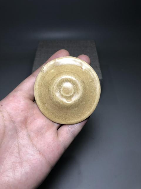 古玩陶瓷元明，龍泉窯黃釉蓋罐拍賣，當前價格2000元