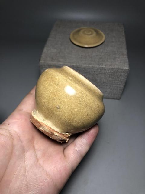古玩陶瓷元明，龍泉窯黃釉蓋罐拍賣，當前價格2000元