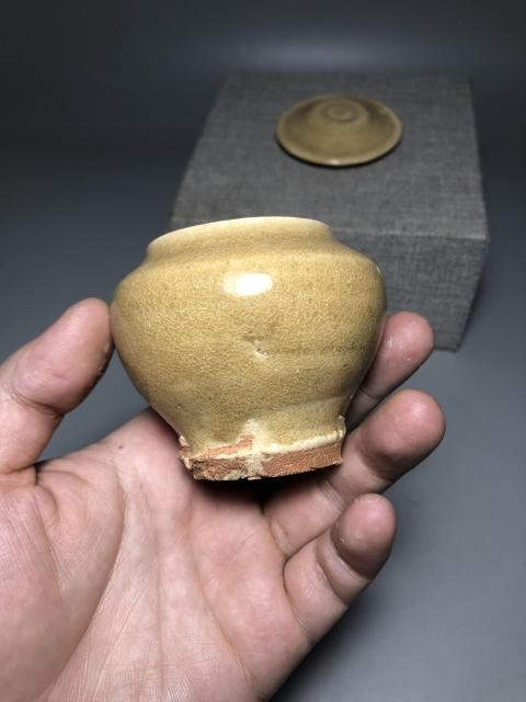 古玩陶瓷元明，龍泉窯黃釉蓋罐拍賣，當前價格2000元