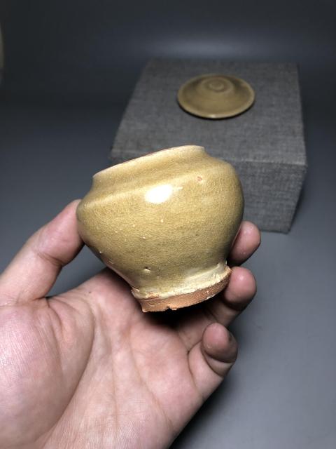 古玩陶瓷元明，龍泉窯黃釉蓋罐拍賣，當前價格2000元