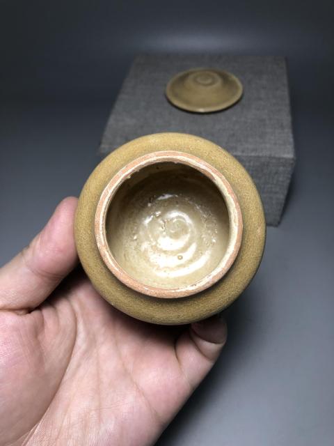 古玩陶瓷元明，龍泉窯黃釉蓋罐拍賣，當前價格2000元