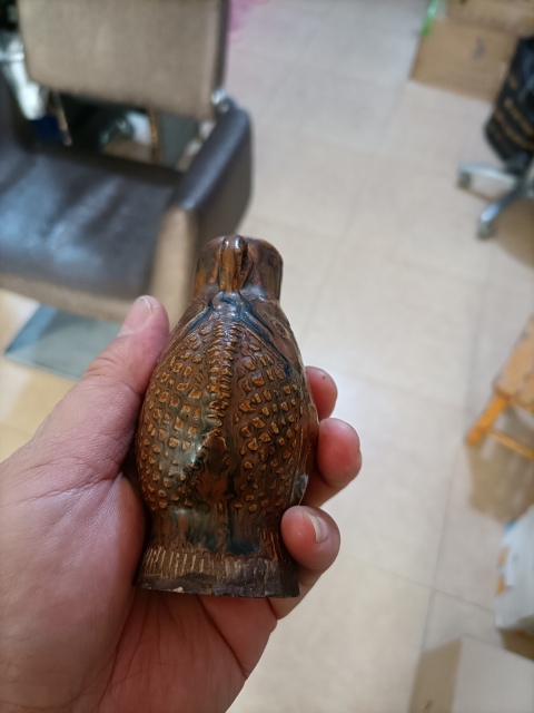 古玩陶瓷清晚期醬釉模印鯉魚抱瓶紋雙系扁壺拍賣,當前價格680元