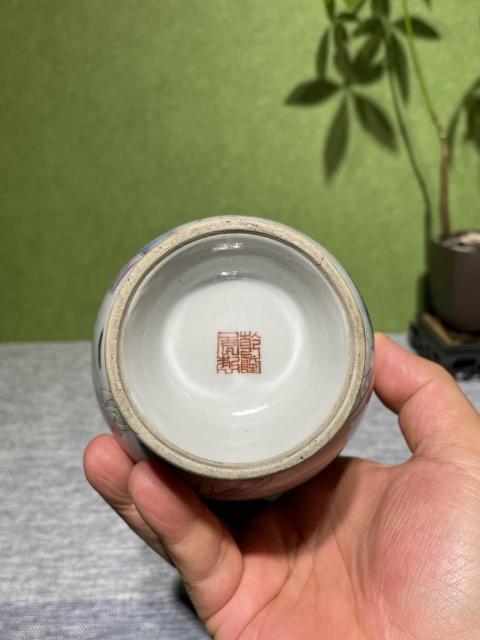 古玩陶瓷晚清民國粉彩人物故事紋瓶拍賣，當前價格12800元