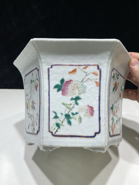 清代同治粉彩花卉紋六方花盆拍賣，當前價格22800元