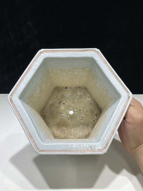 古玩陶瓷清代同治粉彩花卉紋六方花盆拍賣，當前價格22800元