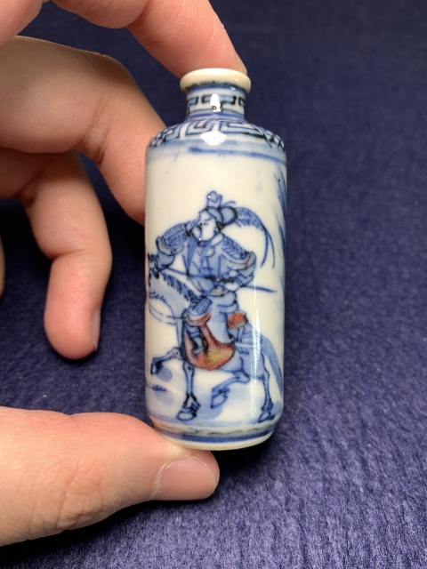 古玩陶瓷【精品】晚清青花釉里紅刀馬人物故事圖鼻煙壺拍賣(mài),當(dāng)前價(jià)格15800元