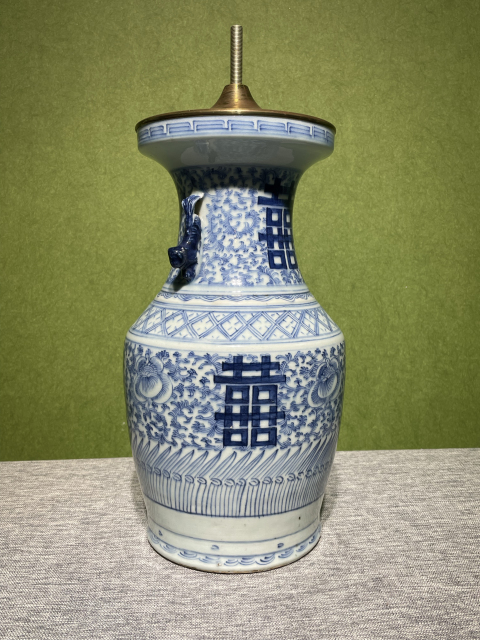 古玩陶瓷清中期青花纏枝蓮喜字瓶拍賣，當前價格1280元