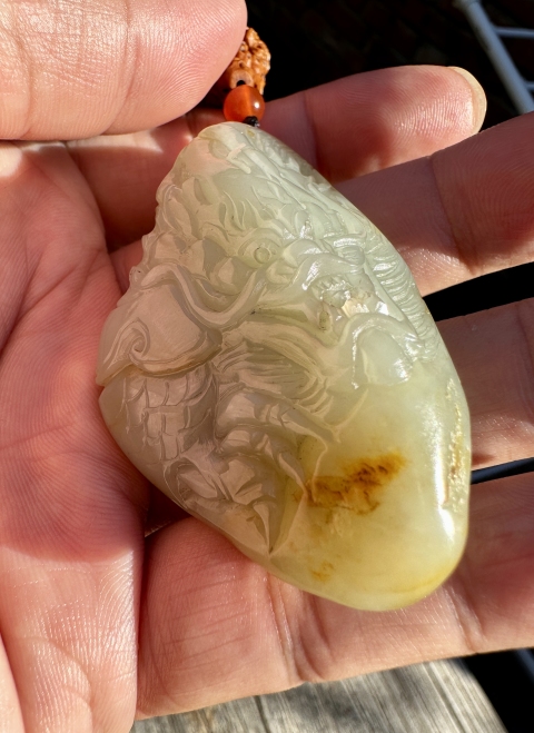 古玩玉器新疆和田玉籽料雕龍行天下手把件拍賣(mài)，當(dāng)前價(jià)格3555元