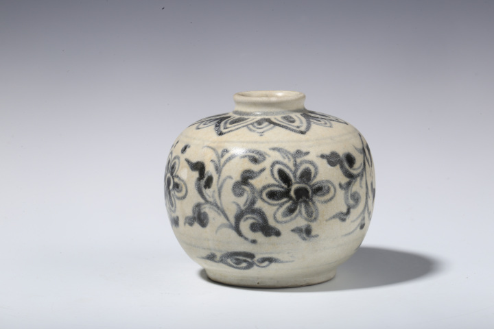 【海】古染付　清時代　豆彩　缠枝莲文茶杯　「長春」在銘　５客　骨董品 中国美術品 9892清代缠枝莲喜字青花罐古玩收藏古董老货瓷器