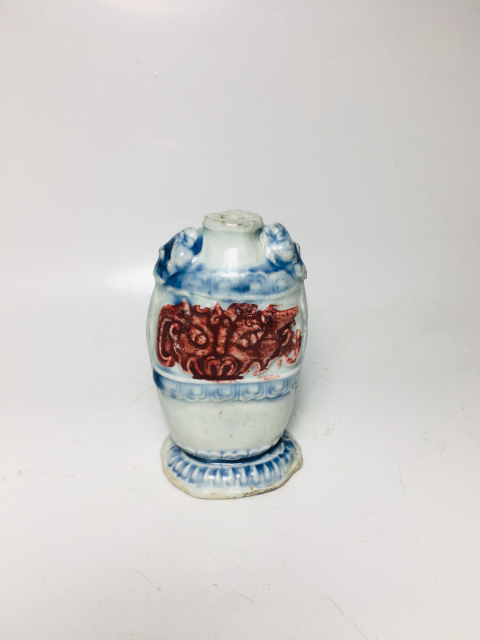 古玩陶瓷青花釉里紅饕餮紋瓶拍賣(mài),當(dāng)前價(jià)格4888元