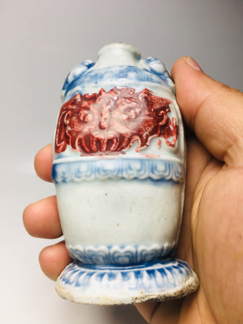 古玩陶瓷青花釉里紅饕餮紋瓶拍賣(mài),當(dāng)前價(jià)格4888元
