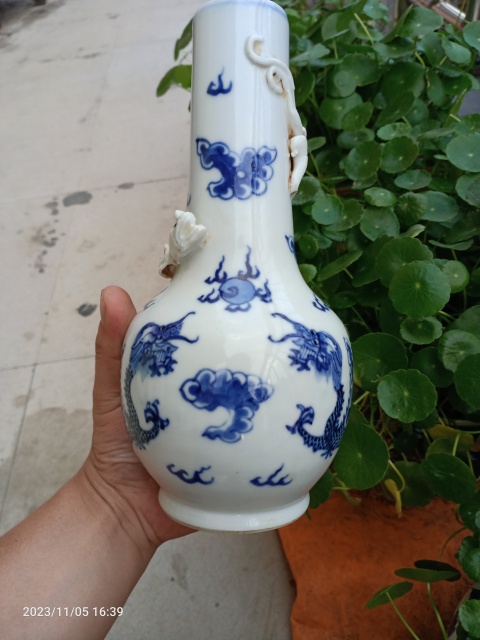 古玩陶瓷晚清龍紋青花瓶拍賣(mài)，當(dāng)前價(jià)格1888元