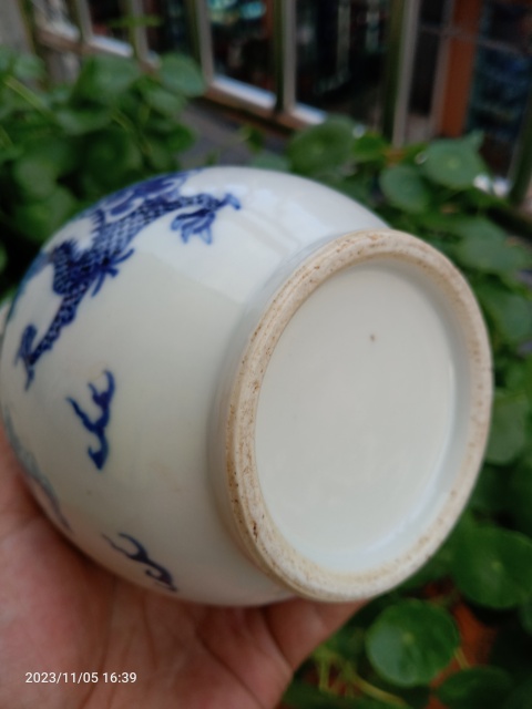 古玩陶瓷晚清龍紋青花瓶拍賣(mài)，當(dāng)前價(jià)格1888元