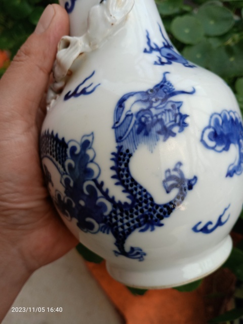 古玩陶瓷晚清龍紋青花瓶拍賣(mài)，當(dāng)前價(jià)格1888元