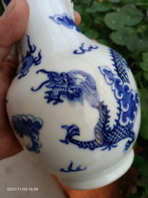 古玩陶瓷晚清龍紋青花瓶拍賣(mài)，當(dāng)前價(jià)格1888元