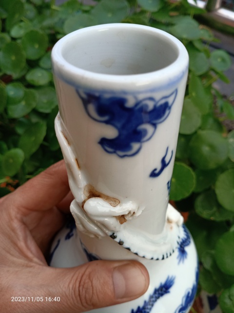 古玩陶瓷晚清龍紋青花瓶拍賣(mài)，當(dāng)前價(jià)格1888元