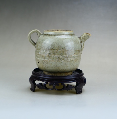 古玩陶瓷明代（BeiSong).哥釉執壺（1368年-1644年）拍賣，當前價格12000元