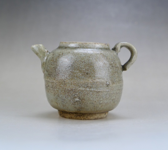 古玩陶瓷明代（BeiSong).哥釉執壺（1368年-1644年）拍賣，當前價格12000元