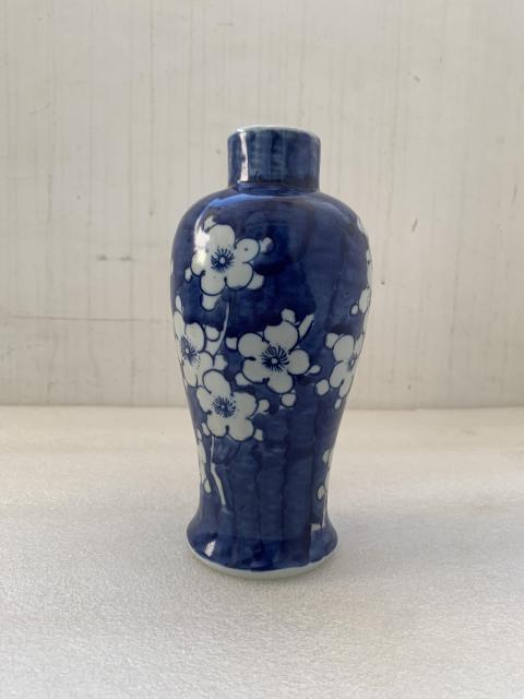 古玩陶瓷青花留白冰梅紋雞腿蓋瓶拍賣，當(dāng)前價(jià)格480元