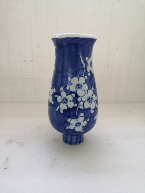 古玩陶瓷青花留白冰梅紋雞腿蓋瓶拍賣，當(dāng)前價(jià)格480元