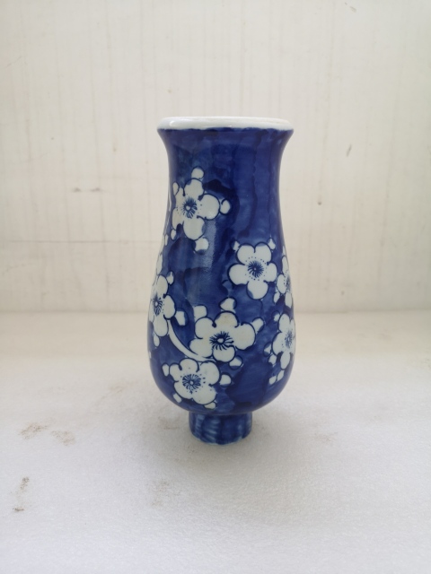 古玩陶瓷青花留白冰梅紋雞腿蓋瓶拍賣，當(dāng)前價(jià)格480元