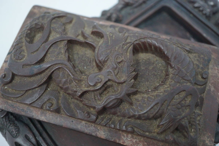 古玩雜項(xiàng)龍紋硯拍賣,當(dāng)前價(jià)格1800元