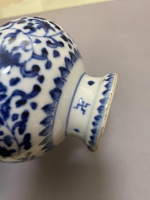 古玩陶瓷清乾隆青花纏枝花卉紋瓶拍賣,當前價格4600元