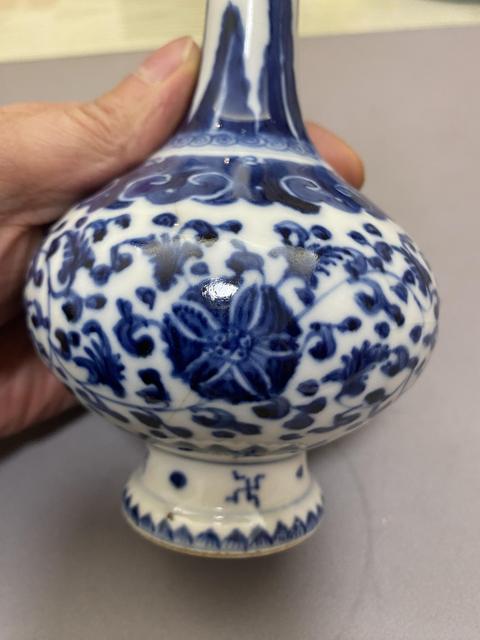古玩陶瓷清乾隆青花纏枝花卉紋瓶拍賣,當前價格4600元